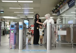KAI Perluas Pin Prioritas LRT Jabodebek Mulai 2026, Atur Penggunaan Kursi di Jam Padat