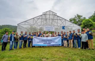 Panen Perdana Greenhouse Hidroponik, KS Perkuat PPM dan KPN