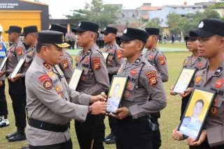 Polda Riau PTDH 12 Personel Bermasalah, Kapolda Tegaskan Narkoba Garis Merah