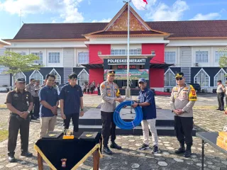 Perkuat Kesiapsiagaan, Polres Kepulauan Meranti Terima Bantuan Peralatan Karhutla dari PT ITA