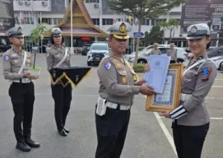 Harumkan Nama Institusi di Ajang Nasional, Bripda Jessica Diganjar Penghargaan dari Ditlantas Polda Riau