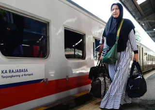 Sambut Masa Libur Lebaran Tiket KA Rajabasa Siap Dipesan