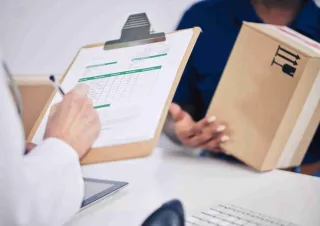 Deadline Mepet? Ini Solusi Pengiriman Dokumen Luar Negeri Super Cepat!