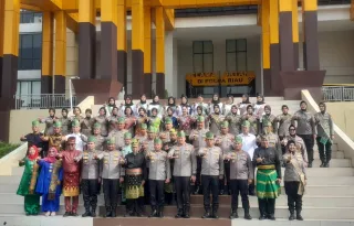 Polisi Beridentitas Melayu, Polda Riau Wajibkan Personel Pakai Tanjak dan Selempang Setiap Jumat