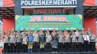 Terapkan Program Kapolda Riau, Personel Polres Kepulauan Meranti Kenakan Tanjak dan Selempang Tiap Jumat