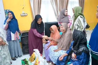 Puluhan Paket Sembako Disalurkan Kepada Dhuafa Dan Anak Yatim