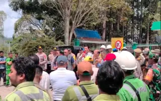 Izin PBPH Dicabut !  Ratusan Karyawan PT TPL Demo  Tuntut Pesangon 1,75 Kali Lipat