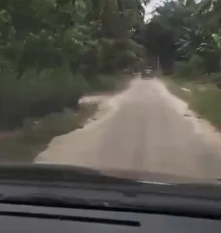 Kejar-kejaran dengan Polisi, Mobil Pengedar Sabu Terbalik di Rohil