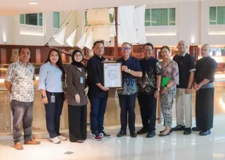 Jaga Standar Global Perhotelan, Sucofindo Serahkan Sertifikat Hotel Bintang Lima Berbasis Risiko di Bali