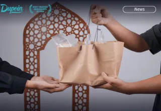 'Level Up Ramadan', Dupoin Futures Berbagi Takjil di Kawasan Stasiun Sudirman