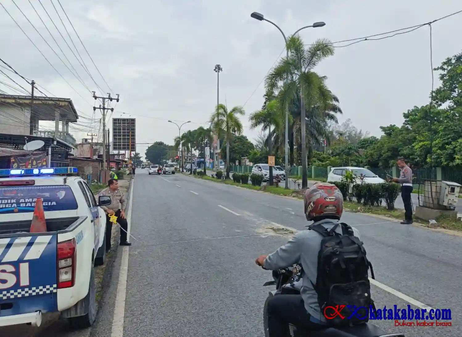 Hindari Jalan Berlubang Out Of Control, Pengendara Motor Tewas Ditabrak Truk Tangki CPO di Duri