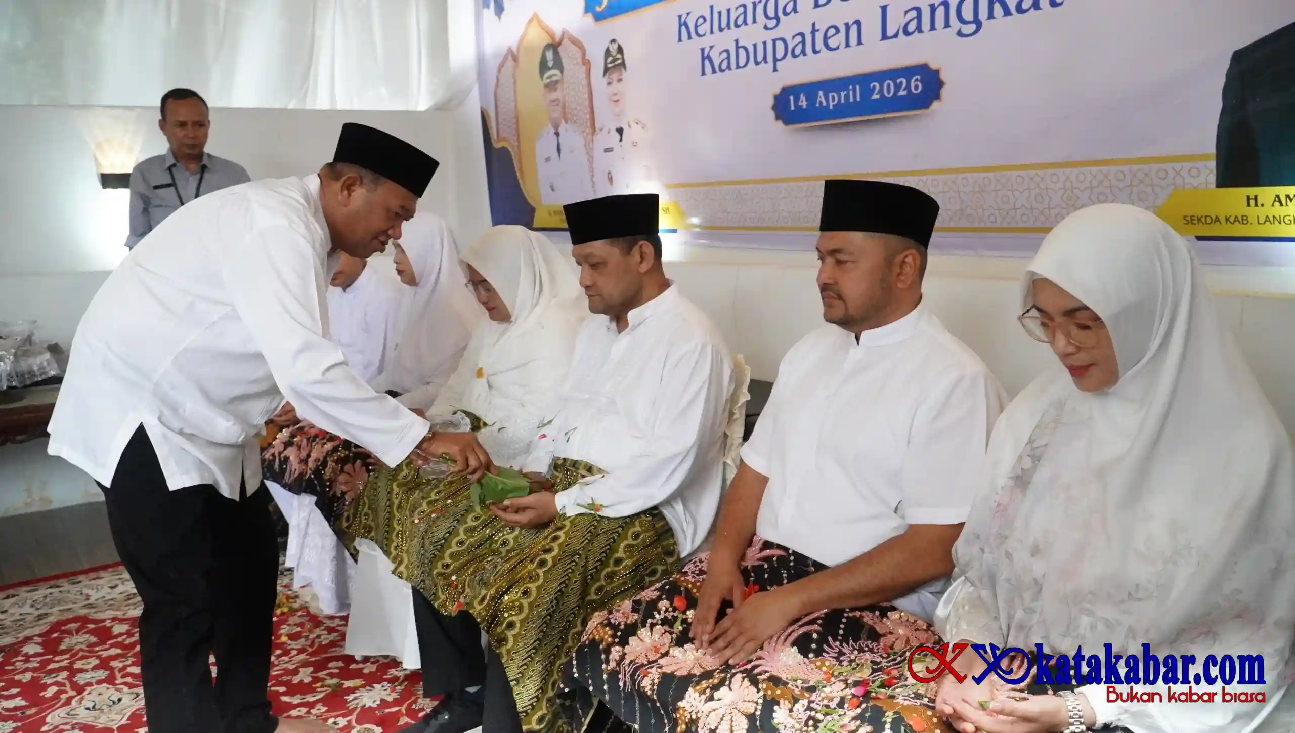 Bupati Syah Afandin Hadiri Halal Bihalal IKAPTK sekaligus Lepas Tiga Calon Jemaah Haji