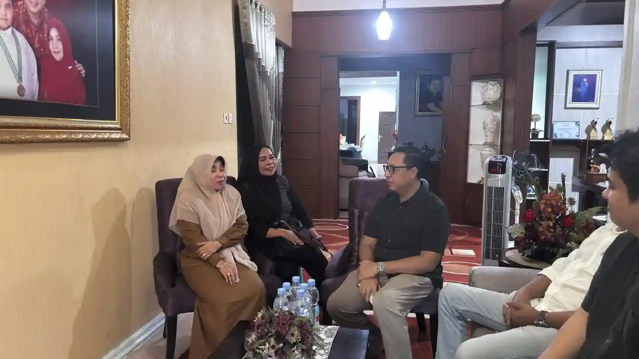 Astra Internasional Salurkan Bantuan Duka untuk Keluarga Almarhum Zulmansyah Sekedang