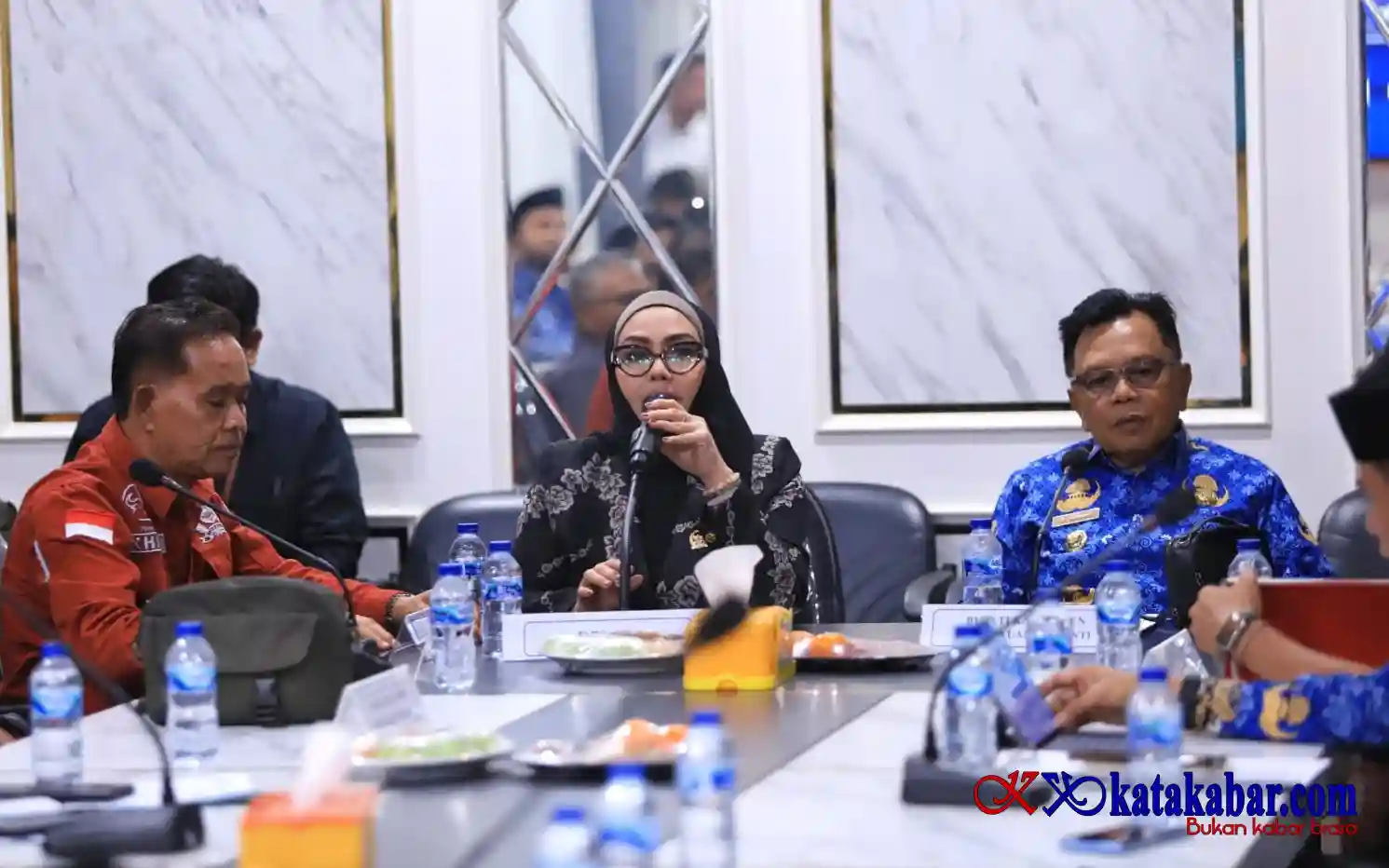 Bupati Minta DPR RI Turun Tangan Cari Solusi Penutupan Panglong Arang di Kepulauan Meranti