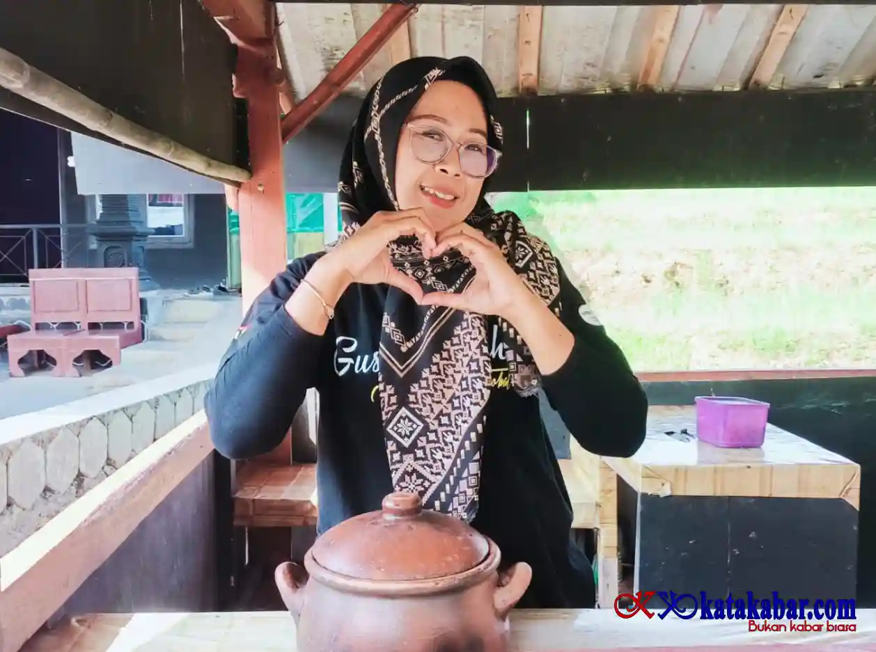 Rita Wahyuniati, Istripreneur Sejati Sukses Kembangkan Rujak Petis Mewah 'Mepet Sawah'
