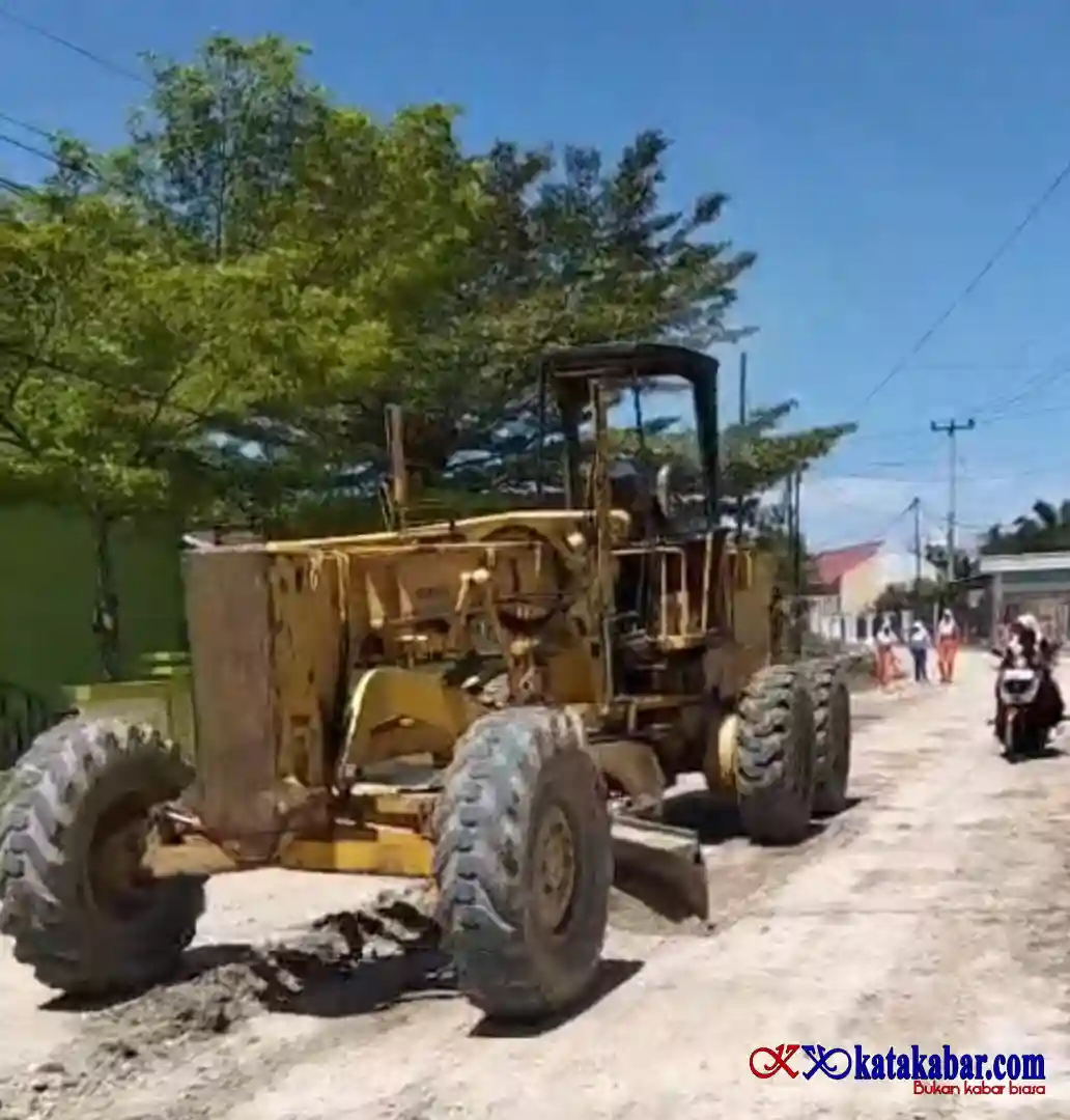 Dengar Suara Rakyat, Pemkab Rohul Perbaiki Jalan di Ujungbatu Timur