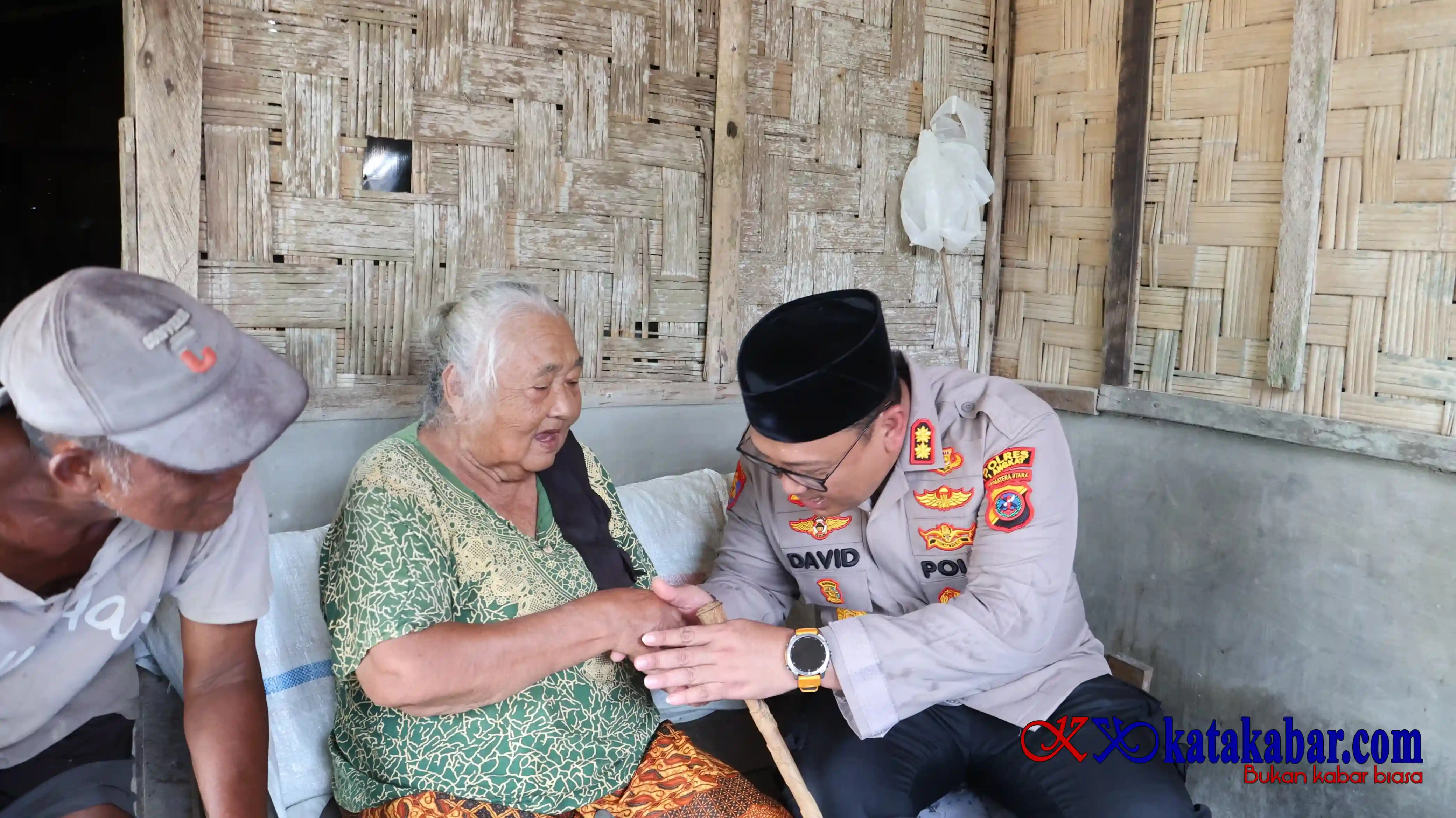 Tangis Ibu Ginah Didengar Kapolres Langkat, Lansia yang Bergantung pada Anak Kini Tak Merasa Sendiri