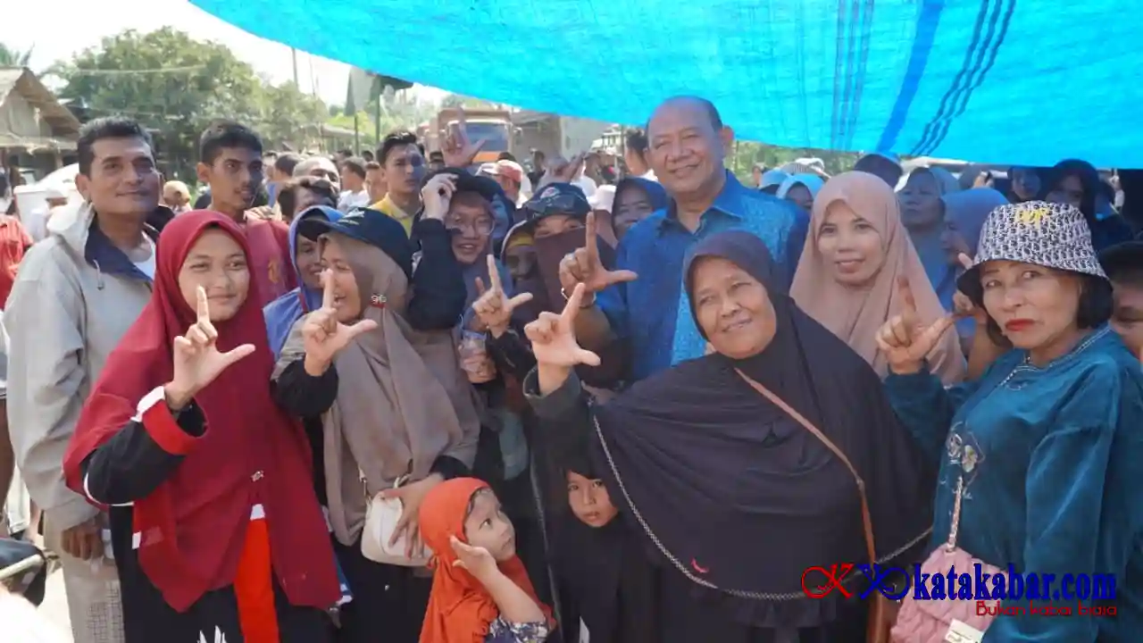 Temui Massa Aksi Damai, Bupati Syah Afandin Prioritaskan Perbaikan Jalan Air Hitam
