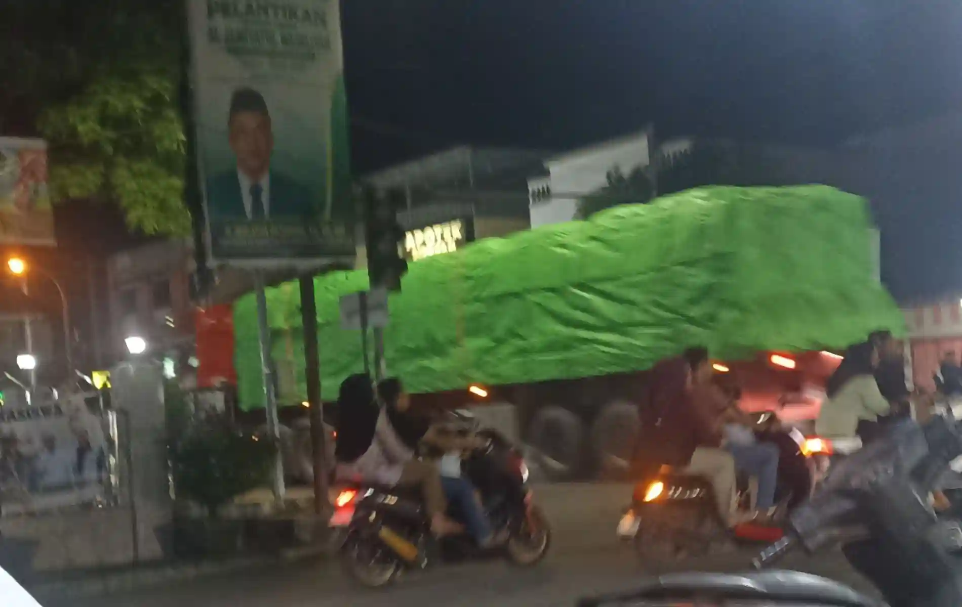 Dua Truk Tronton Masuk Kota Rantauprapat, Diduga Langgar Aturan Pemkab Labuhanbatu