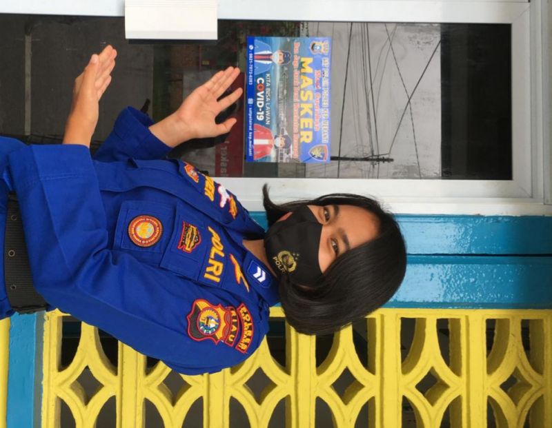 Cegah Covid 19, Satpolair Pasang Stiker Pakai Masker dan Jaga Jarak