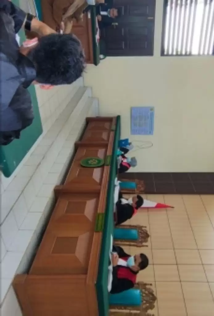 PN Sidang Perdana, Tiga Perempuan Duduk di Kursi Pesakitan