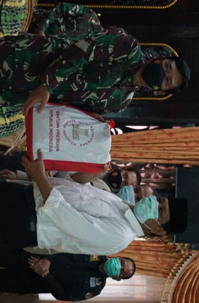 Tinjau Banjir Kalsel, Panglima TNI Salurkan Bantuan
