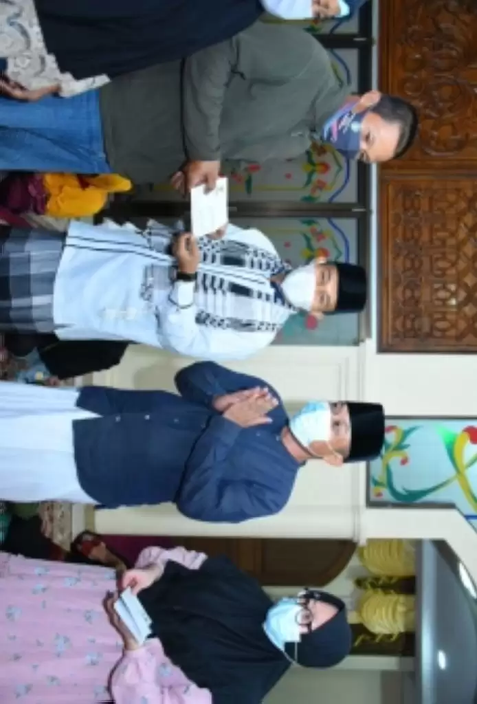 Di Momen Bulan Suci Pemkab Bengkalis Serahkan Santunan Kaum Dhuafa