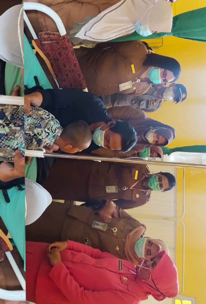 Ketua Bhayangkari Polres Langkat, Ny Indri Danu Pamungkas Beri Tali Asih Kepada Balita Hedrosepalus
