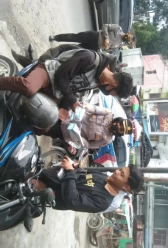 Polres Langkat Bagi Masker Ke Masyarakat