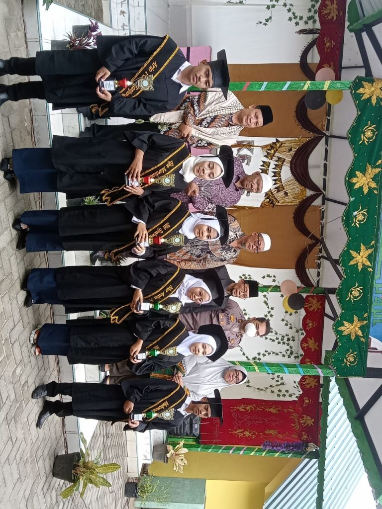 Puluhan Santri Ponpes NU Al Qomariah Diwisuda, Ini Pesan Dekan UINSU
