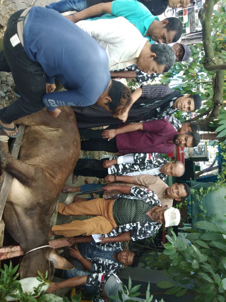 Ketua HIPMI Sumut Bersama Ketua Bapera Sumut Sembelih 2 Ekor Hewan Qurban di Warkop Jurnalis