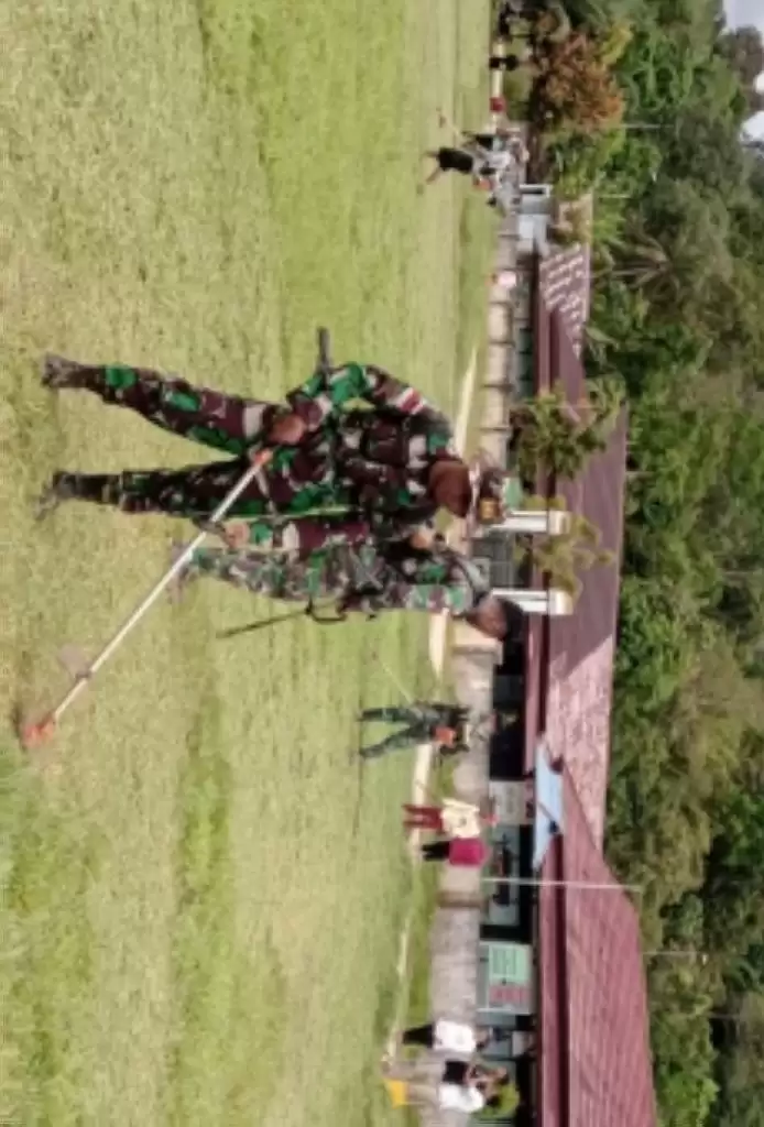 Satgas Pamtas Yonif 645 GTY dan Masyarakat Giat Karya Bhakti