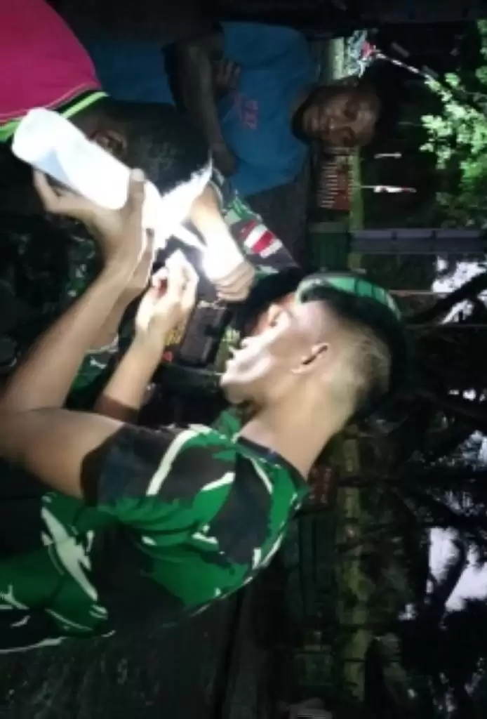 Warga Terluka, Tim Satgas Pamtas Yonif 711 RKS Sigap Beri Pertolongan