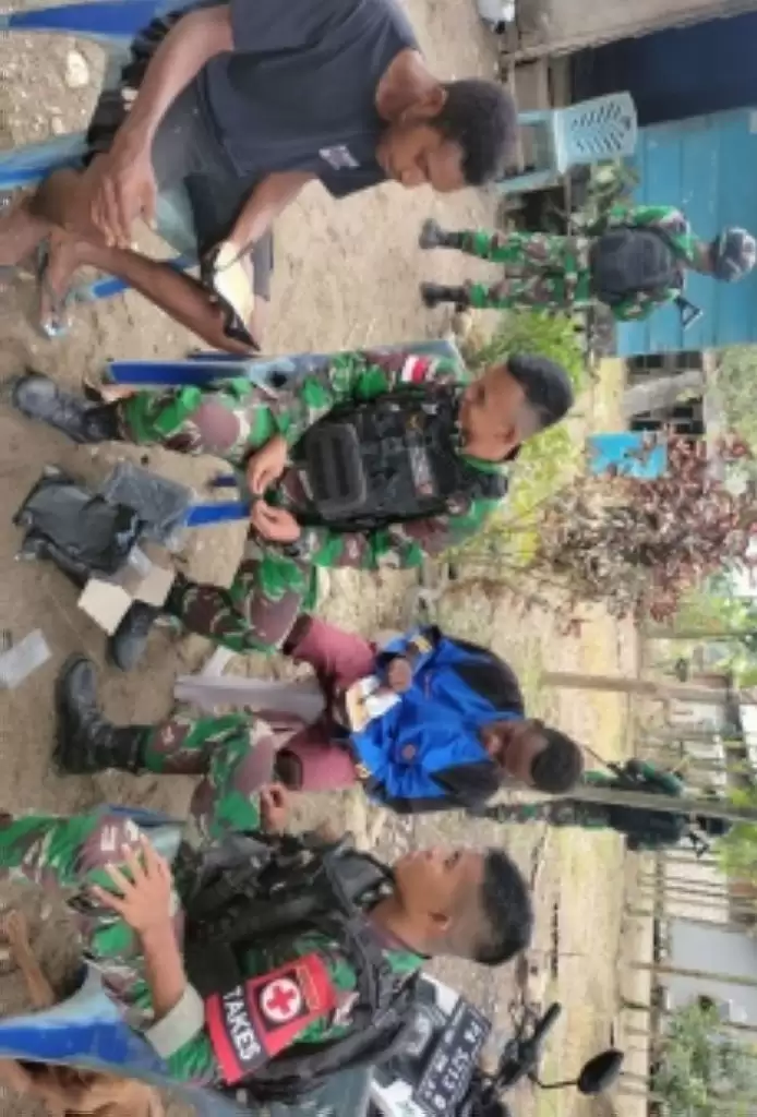 Satgas Pamtas Yonif 711 RKS Pererat Hubungan Dengan Masyarakat Papua