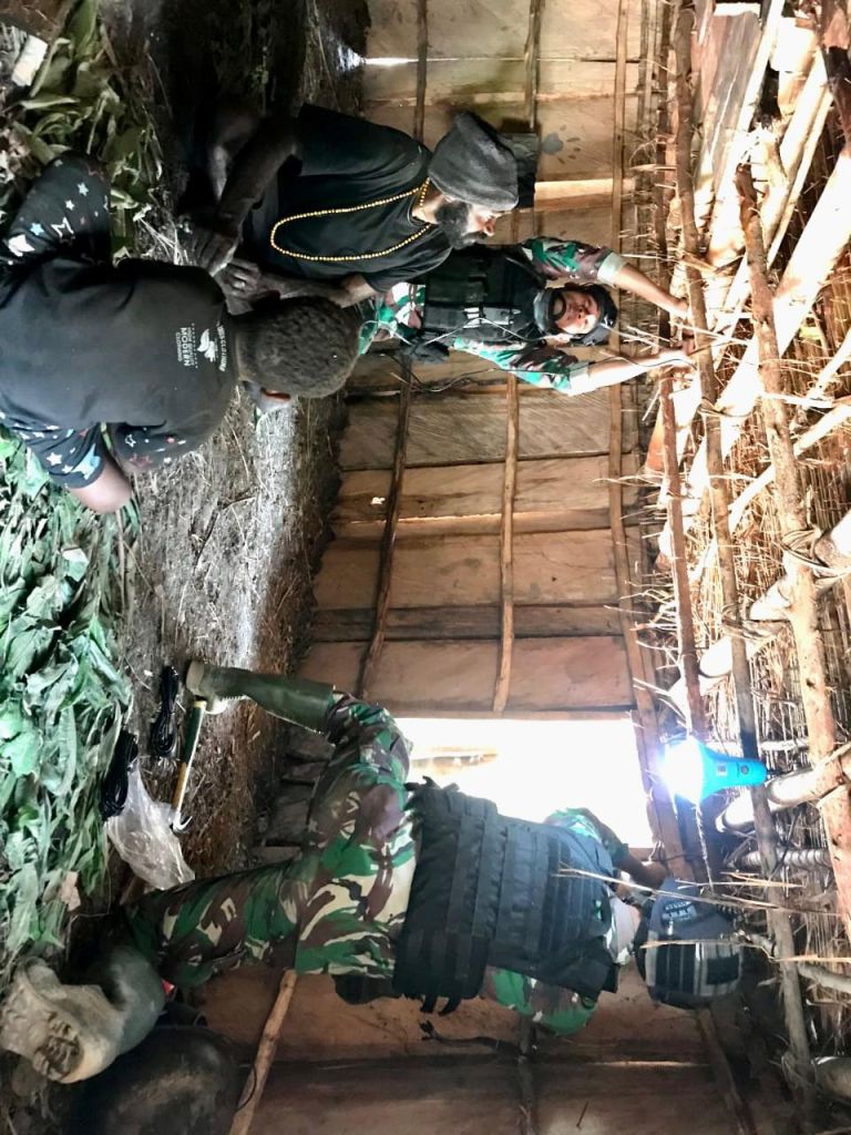 Satgas Yonif Raider 321 GT Kostrad Respon Keluhan Warga Pedalaman Papua
