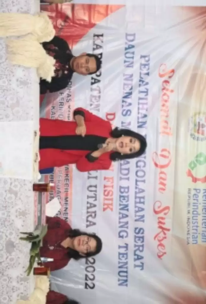 Dongkrak IKM di Taput Dengan Serat Daun Nenas Diolah Jadi Benang Tenun