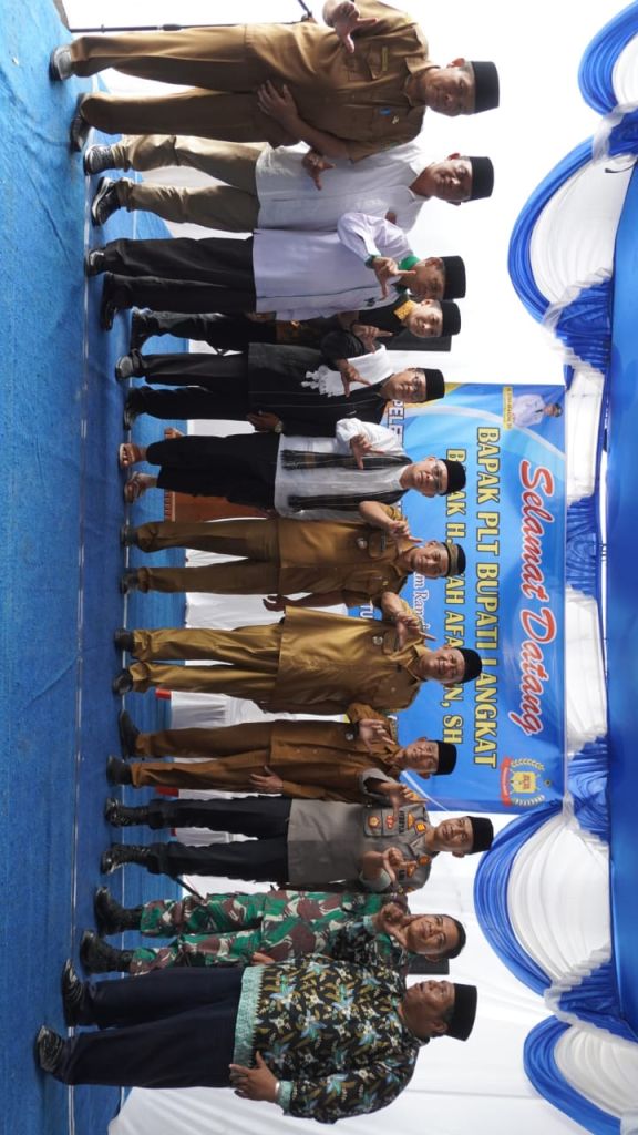 Letakkan Batu Pertama Masjid, Plt Bupati Kembali Didukung Warga