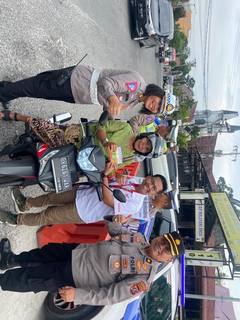 Operasi Keselamatan Toba 2023 Berakhir, Satlantas Polres Siantar Bagi Helm Gratis