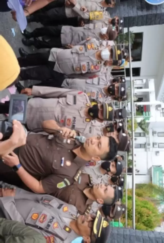 Mahasiswa Tolak Asisten I Komentari Demo di Kantor Walikota Siantar, Aksi Bakar Ban Berujung Damai