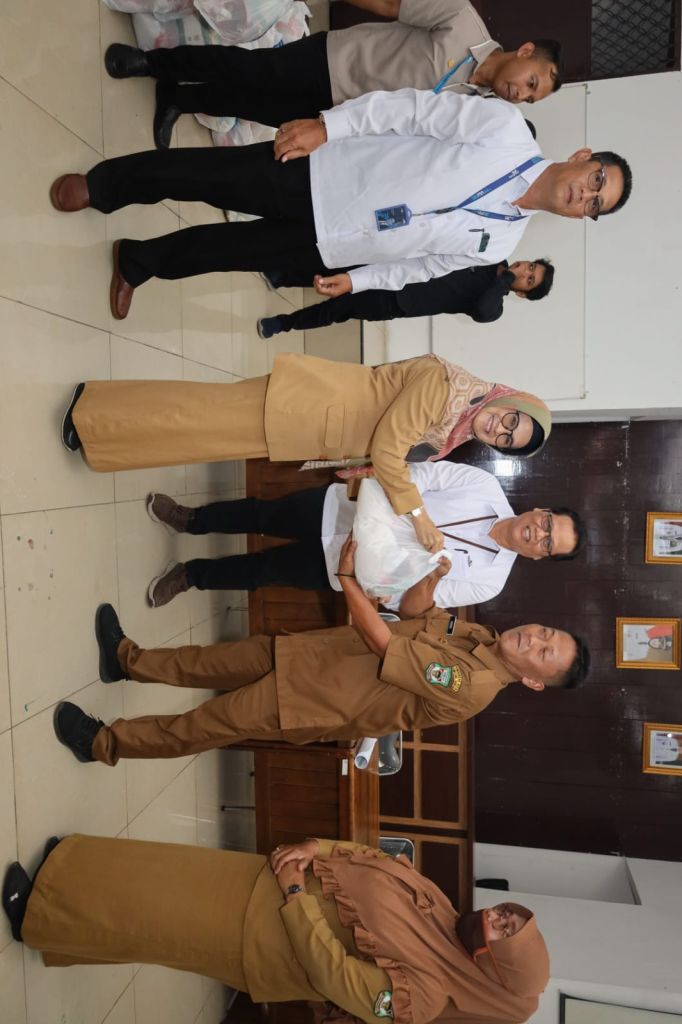 Walikota Siantar Bagikan Paket Lebaran dari Taspen Kepada ASN Golongan I dan II