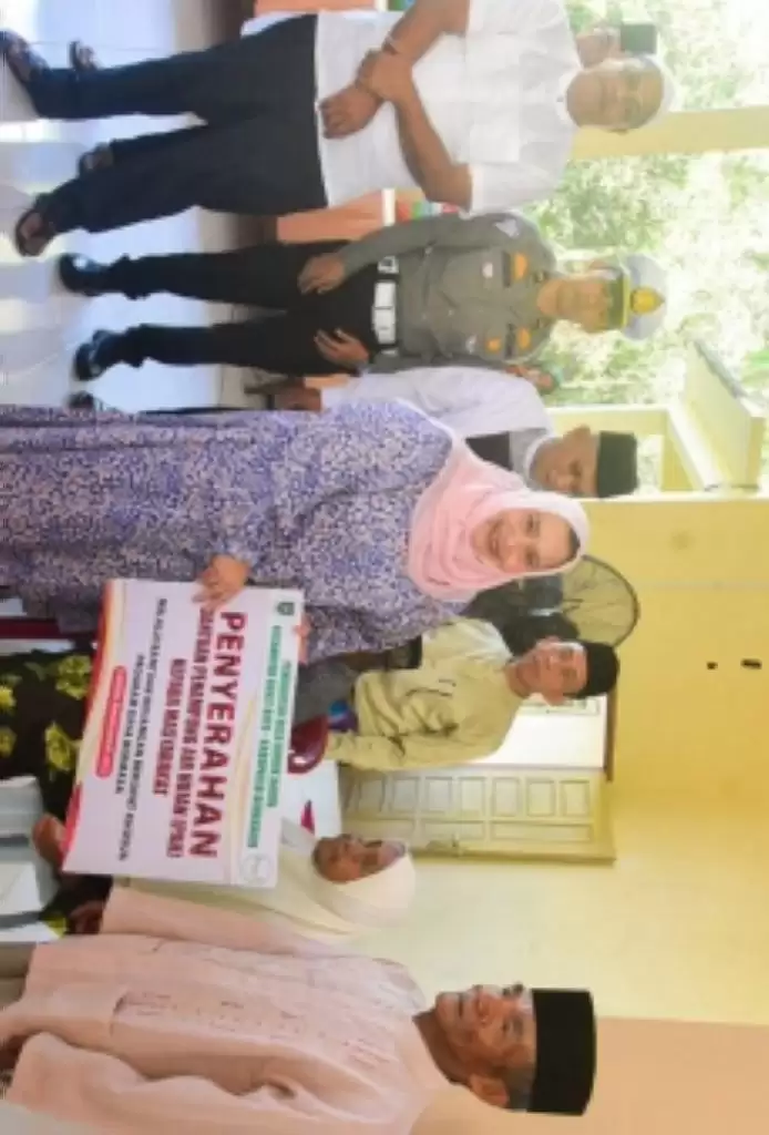 Masyarakat Buruk Bakul Senang Terima Bantuan PAH Dari Bupati Bengkalis