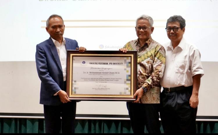 IPB Terima Bangunan Laboratorium Riset Pengolahan Kelapa Sawit Mini Dari