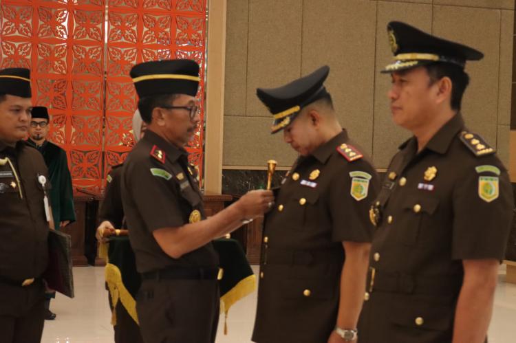 Kajari Pelalawan Resmi Dilantik, Ini Pesan Kajati Riau
