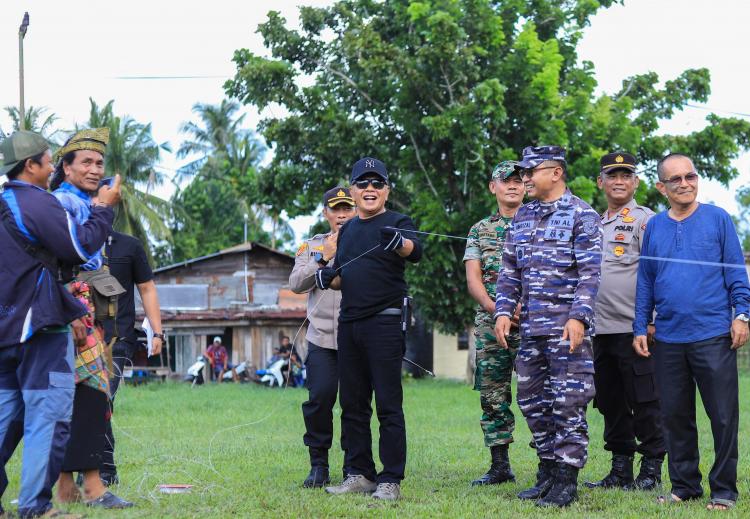 Plt Bupati Asmar Resmikan Lomba Kicau Burung dan Festival Layang Wau