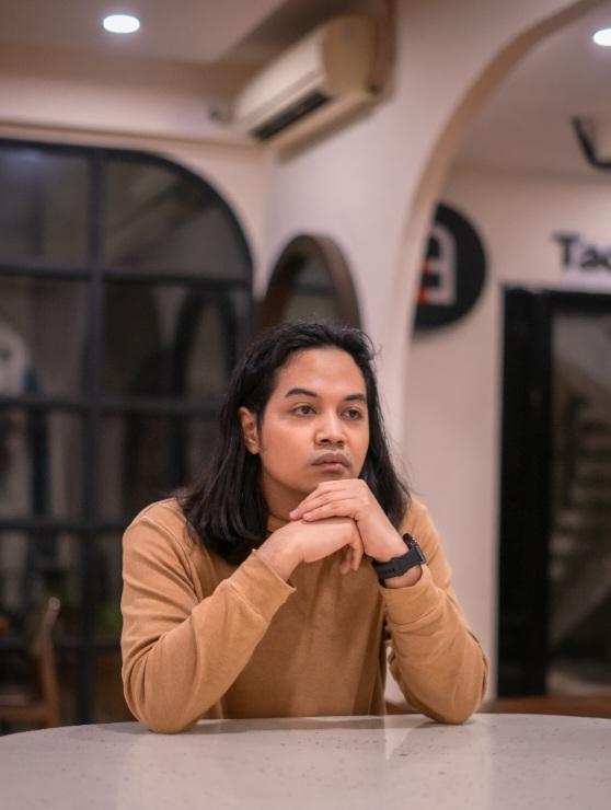 Musisi Luar Biasa Virtuoso Eks Tunanetra Keluarkan Emosi di Single Terbaru 'Old Fireworks'