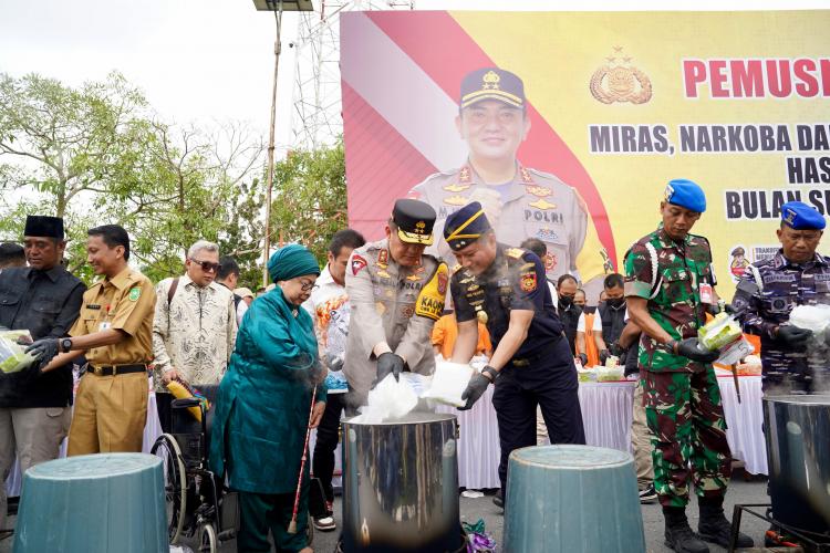 Sederet Barang Haram Dimusnahkan Polda Riau Jelang Puasa