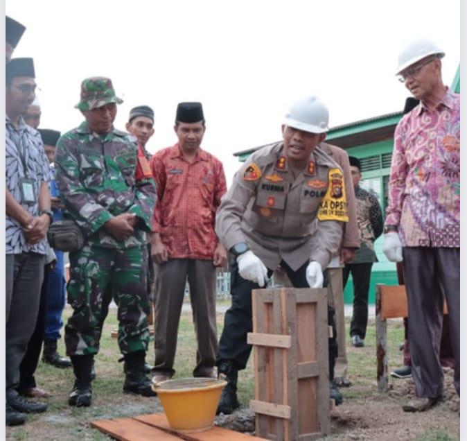 Peletakan Batu Pertama Pos Bhabinkamtibmas Desa Bokor, Ini Asa AKBP Kurnia S