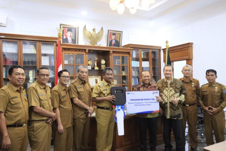 Pemko Binjai Terima 1 Unit Ambulance Dari BRI Cabang Binjai