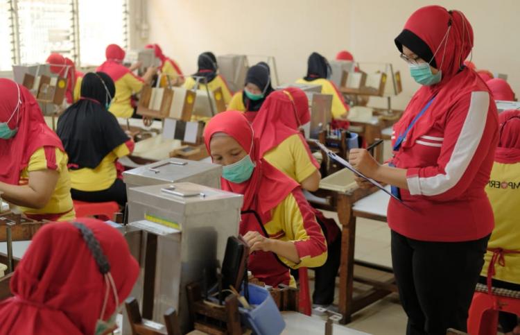 Lagi, Sampoerna Tambah Kemitraan dengan Pengusaha Lokal di Karanganyar Produksi SKT