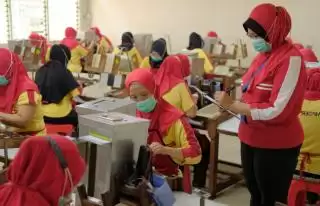 Lagi, Sampoerna Tambah Kemitraan dengan Pengusaha Lokal di Karanganyar Produksi SKT